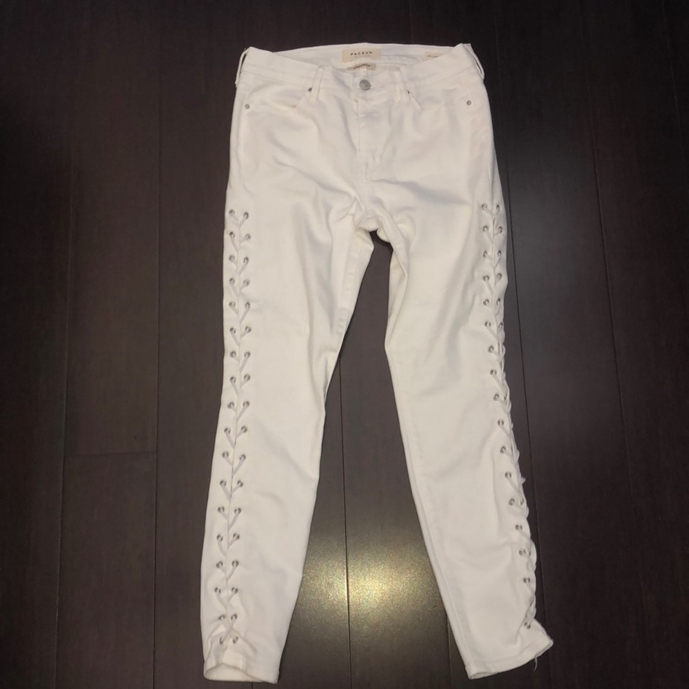 White super stretch jeans with elastic on leg